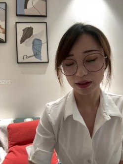️清纯主播【202509yoyo】表姐带着表妹下海直播、在线教口活、练习做爱姿势 截图3