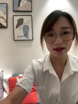 ️清纯主播【202509yoyo】表姐带着表妹下海直播、在线教口活、练习做爱姿势 截图5