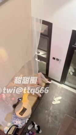 【淫乱性爱 ️美乳丰臀】肥臀人妻『甜甜圈】丰臀少妇『小阿姨』付费电报群私拍 啪啪 露出 肥臀 内射 截图2