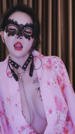 网易CC骚主播【温凉】S大长腿好身材，奶圆逼黑，大尺度道具自慰，叫春悦耳，裸舞诱惑 截图2