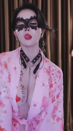 网易CC骚主播【温凉】S大长腿好身材，奶圆逼黑，大尺度道具自慰，叫春悦耳，裸舞诱惑 截图5