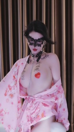 网易CC骚主播【温凉】S大长腿好身材，奶圆逼黑，大尺度道具自慰，叫春悦耳，裸舞诱惑 截图6