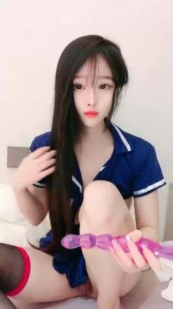 纯欲天花板，颜值爆表了，【极品小妹妹】肥大阴唇 道具自慰，肤白貌美大长腿，小逼逼给大哥们随便看！~ 截图15