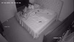 家庭摄像头破解偸拍各种百合女私下如何性爱抠、磨、吸、道具玩的也很满足 截图3