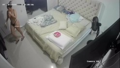 家庭摄像头破解偸拍各种百合女私下如何性爱抠、磨、吸、道具玩的也很满足 截图7