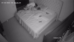 家庭摄像头破解偸拍各种百合女私下如何性爱抠、磨、吸、道具玩的也很满足 截图12
