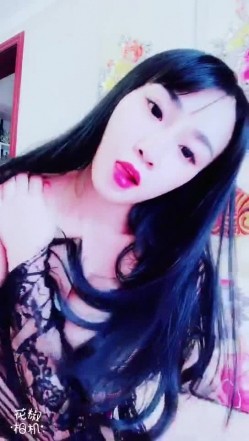 花椒女神花倩儿大尺度福利自拍，各种情趣诱惑黑丝高跟，露脸漏奶摸逼 截图9