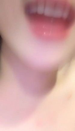 颜值不错皮肤白皙长发新人美女主播第四部 脱光全裸道具自慰毛毛比较多 很是诱惑不要错过 截图11