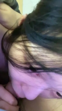 温柔知性漂亮女友私下极度反差，戴着眼镜舔蛋吃鸡露脸啪啪自拍 截图1