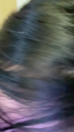 温柔知性漂亮女友私下极度反差，戴着眼镜舔蛋吃鸡露脸啪啪自拍 截图4