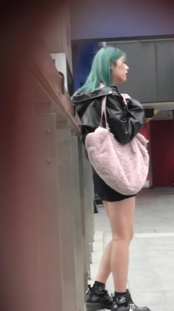 【海阔天空系列CD第1季】极品高颜值时尚小姐姐骚丁，JK少女街头扭屁股[高清无水原档]10V 截图13
