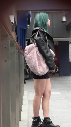 【海阔天空系列CD第1季】极品高颜值时尚小姐姐骚丁，JK少女街头扭屁股[高清无水原档]10V 截图14