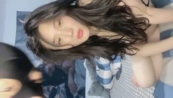 穿着情趣装的极品少妇全程露脸伺候好大哥，深喉草嘴舔吸蛋蛋，让大哥道具玩逼无套插入，各种体位爆草蹂躏 截图8