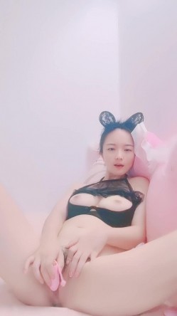 温柔美少妇新人下海！情趣耳朵露奶装！脱下内裤跳蛋震穴，流出白浆表情好爽，娇喘呻吟好听 截图7