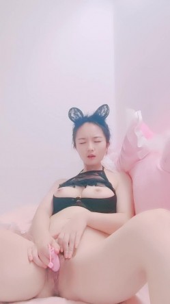 温柔美少妇新人下海！情趣耳朵露奶装！脱下内裤跳蛋震穴，流出白浆表情好爽，娇喘呻吟好听 截图8