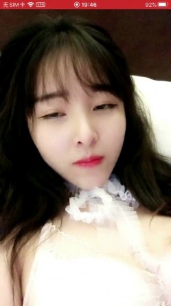 清纯得出水的小美女 这身材能让人流鼻血呀 微卷不长不短的头发 可爱清纯的脸蛋儿 加上极品劲爆的S型身材 截图5