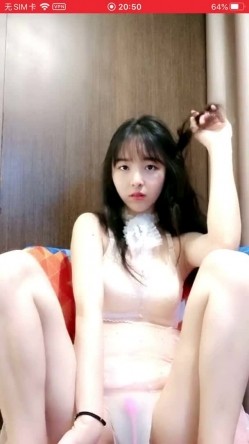 清纯得出水的小美女 这身材能让人流鼻血呀 微卷不长不短的头发 可爱清纯的脸蛋儿 加上极品劲爆的S型身材 截图16