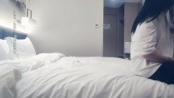 七天探花_赵总代班白衣高颜值外围妹，美乳粉B没草几下起争执没搞了 截图2