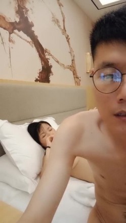 【良家少妇】坐标辽宁 线下可约换妻 良家小情侣 酒店啪啪 道具调教 露脸 韵味少妇饥渴难当干起来 截图11