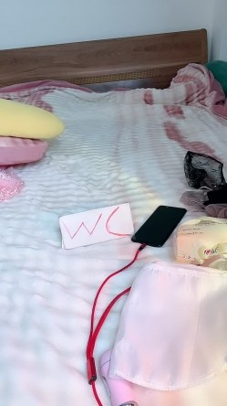 G奶女神【蜜桃允儿】性感裸舞~口爆深喉~无套啪啪狂射一身 截图1