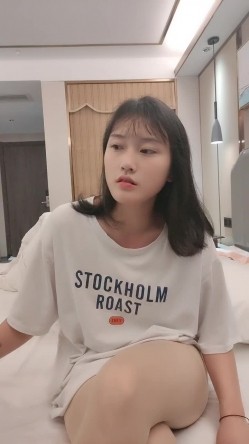 新来的清纯小妹妹全程露脸跟她的男友性爱啪啪，口交大鸡巴让小甜逼，各种姿势抽插把小妹都干疼了表情好骚 截图1