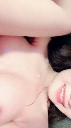 笑容甜美，高端精致女神【18岁昆明女模】大尺度福利，道具狠狠自慰，高潮喷水，玩的很开 截图15