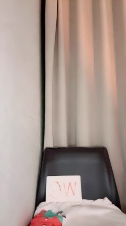 明星级颜值，顶级精致美人儿【小婉呀】不做女神做母狗，下海自慰出水 截图8