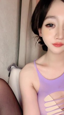 明星级颜值，顶级精致美人儿【小婉呀】不做女神做母狗，下海自慰出水 截图14