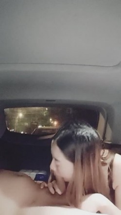 非常风骚的少妇和炮友深夜在户外露出口交 回到车里车震啪啪 十分淫荡 截图11