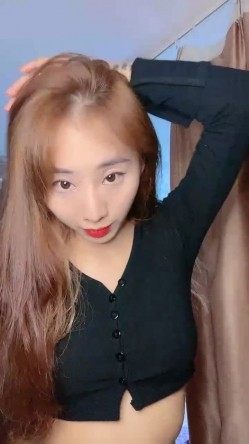 模特身材美腿尤物！情趣装短裙！仰卧大屌插嘴，无毛骚穴骑乘位，娇喘呻吟超诱惑 截图1