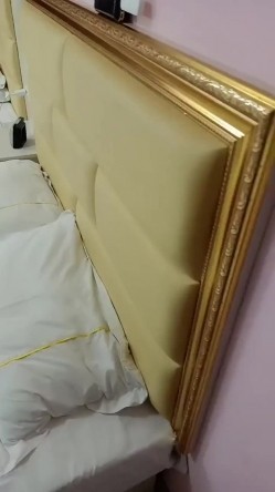 肏表妹的性感闺蜜，不断撩骚挑拨强硬扒光，在醉酒表妹的面前，大鸡巴直接强上她的闺蜜，剧烈反抗到接受！ 截图6