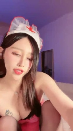 身高173的网红美女！【奶油草莓】抠逼喷水~端庄的时候像圣女，自慰的时候像欲女， 截图1