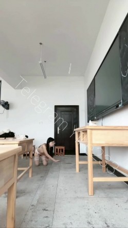 可盐可甜极品大奶清纯女神【小罗老师、旖可】付费露脸视图，露出裸舞性爱调教，年纪虽轻却很反差 截图14