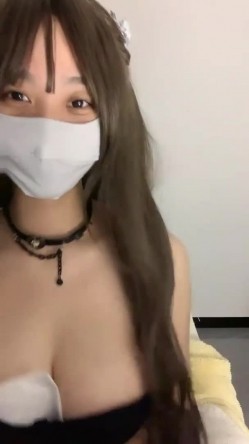 G奶校花女神【素质女人】与女同炮友互舔抠逼~穿戴假屌操逼 截图1