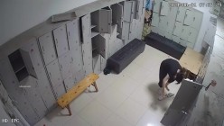舞蹈班《监控破解》偷拍多位美女学员后台换衣服 截图4