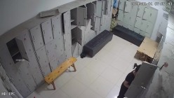 舞蹈班《监控破解》偷拍多位美女学员后台换衣服 截图5