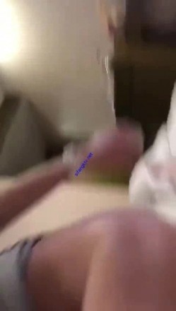 你的女神有钱人的母狗！极品巨乳，外围绿茶婊【顾灵曦】吃金主肉棒被金主肏，非常母狗 截图7