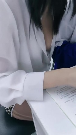 【雅儿老湿】退役模特 美腿丝袜 沟搭男技师男学弟 无套狂操 多地点无套内射 真受不了 截图7