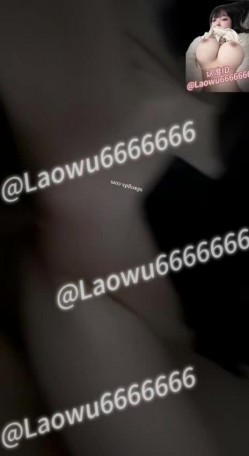 【绿帽淫妻】反差眼镜少妇，极品高颜值露脸人妻「SMMSMM」，约炮入珠单男，和上门推油男技师调情，被当作母狗多人淫趴调教 截图5