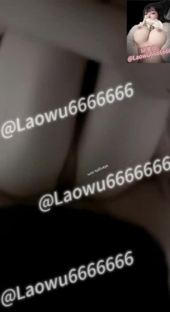 【绿帽淫妻】反差眼镜少妇，极品高颜值露脸人妻「SMMSMM」，约炮入珠单男，和上门推油男技师调情，被当作母狗多人淫趴调教 截图6