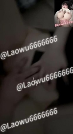 【绿帽淫妻】反差眼镜少妇，极品高颜值露脸人妻「SMMSMM」，约炮入珠单男，和上门推油男技师调情，被当作母狗多人淫趴调教 截图9