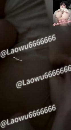 【绿帽淫妻】反差眼镜少妇，极品高颜值露脸人妻「SMMSMM」，约炮入珠单男，和上门推油男技师调情，被当作母狗多人淫趴调教 截图11