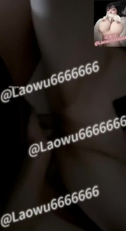 【绿帽淫妻】反差眼镜少妇，极品高颜值露脸人妻「SMMSMM」，约炮入珠单男，和上门推油男技师调情，被当作母狗多人淫趴调教 截图12