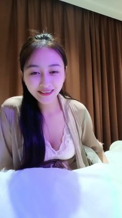女人味！致命的女人味啊！她被深喉 吞精的样子 就是最欠操的样 截图1