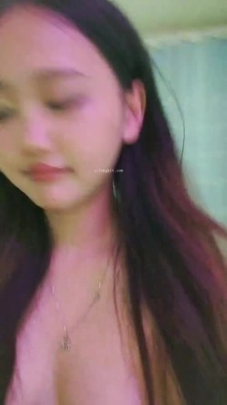 重磅！新人！【鱼妈】自慰狂喷水！一直喷~白虎一线天，水量超大，直冲镜头！ 截图5