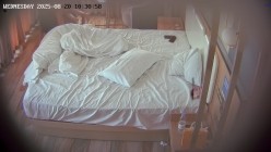 民宿酒店近视角偷拍 度假的年轻男女两天多次做爱男的喜欢舔逼 截图2