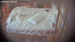 民宿酒店近视角偷拍 度假的年轻男女两天多次做爱男的喜欢舔逼 截图3