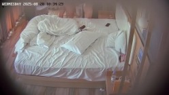 民宿酒店近视角偷拍 度假的年轻男女两天多次做爱男的喜欢舔逼 截图7