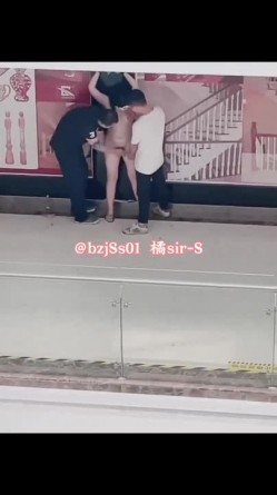 专约极品大神『橘sir-S』在全校师生面前展示一波“体操运动”小母狗羞耻的看着落地窗外的学生和老师，被前后夹击 截图4