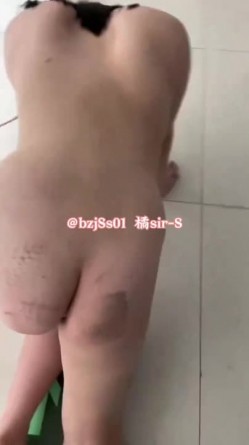 专约极品大神『橘sir-S』在全校师生面前展示一波“体操运动”小母狗羞耻的看着落地窗外的学生和老师，被前后夹击 截图10